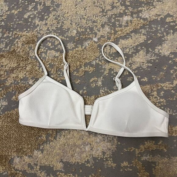 white bikini top - Picture 1 of 2